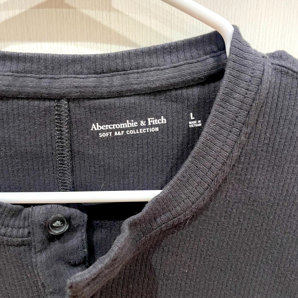 Abercrombie Men’s Long-Sleeved Henley (Large)
